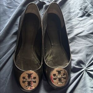 Tory Burch Black Leather Ballet Flats with Gold Logo Disc